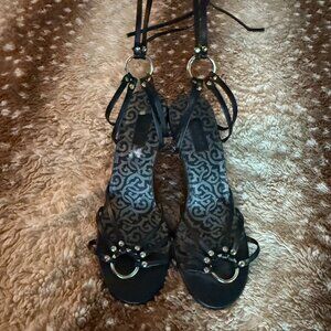 Y2k/90s vintage fioni US 8 strappy Black mitten stiletto Heels w/ silver Rings